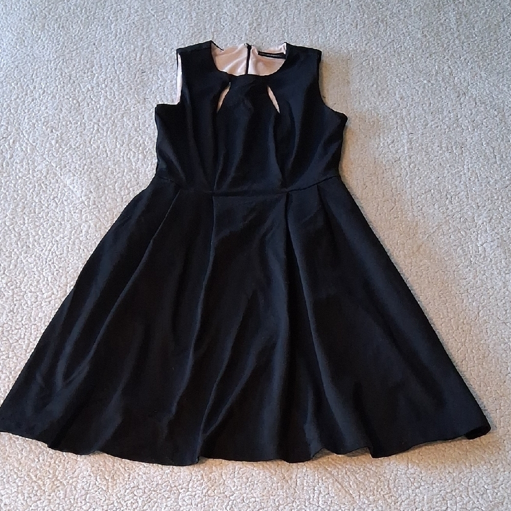 cynthia rowley dress black Midi with Keyhole Detail XS Best Selling Moms Hailee Steinfeld Sheer Lavender Size:Us Size 14 Model measurements